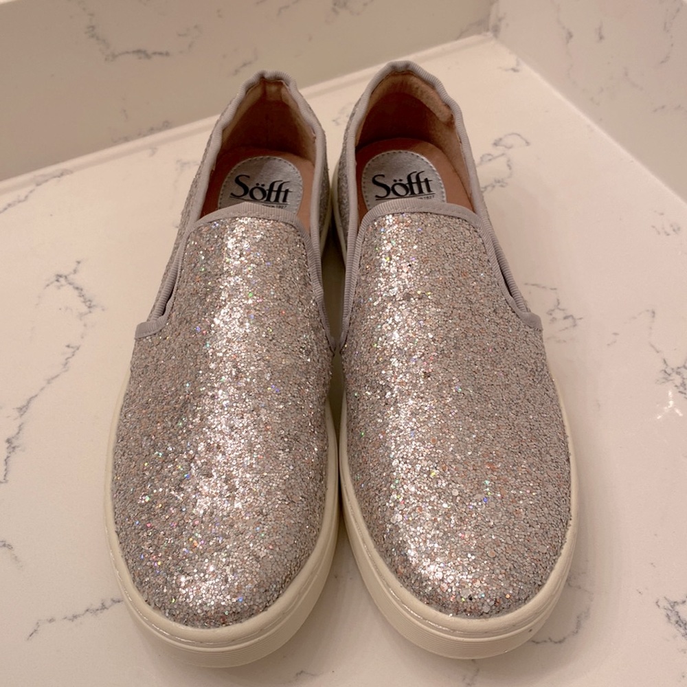 🤩 NWOT - Sofft Glitter Slip Ons - Size: 8 🤩